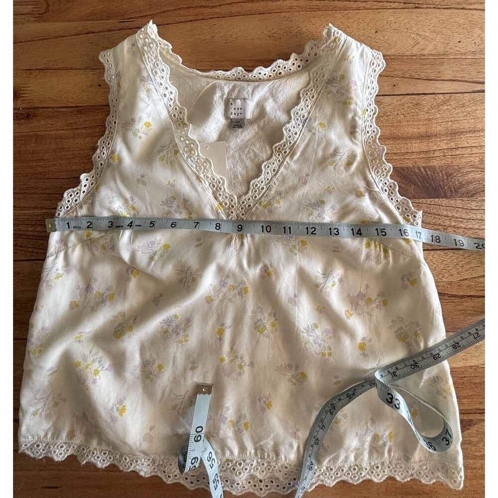 Women’s Printed Lace Trim V-Neck Tank Top A New Day XS - Picture 4 of 10